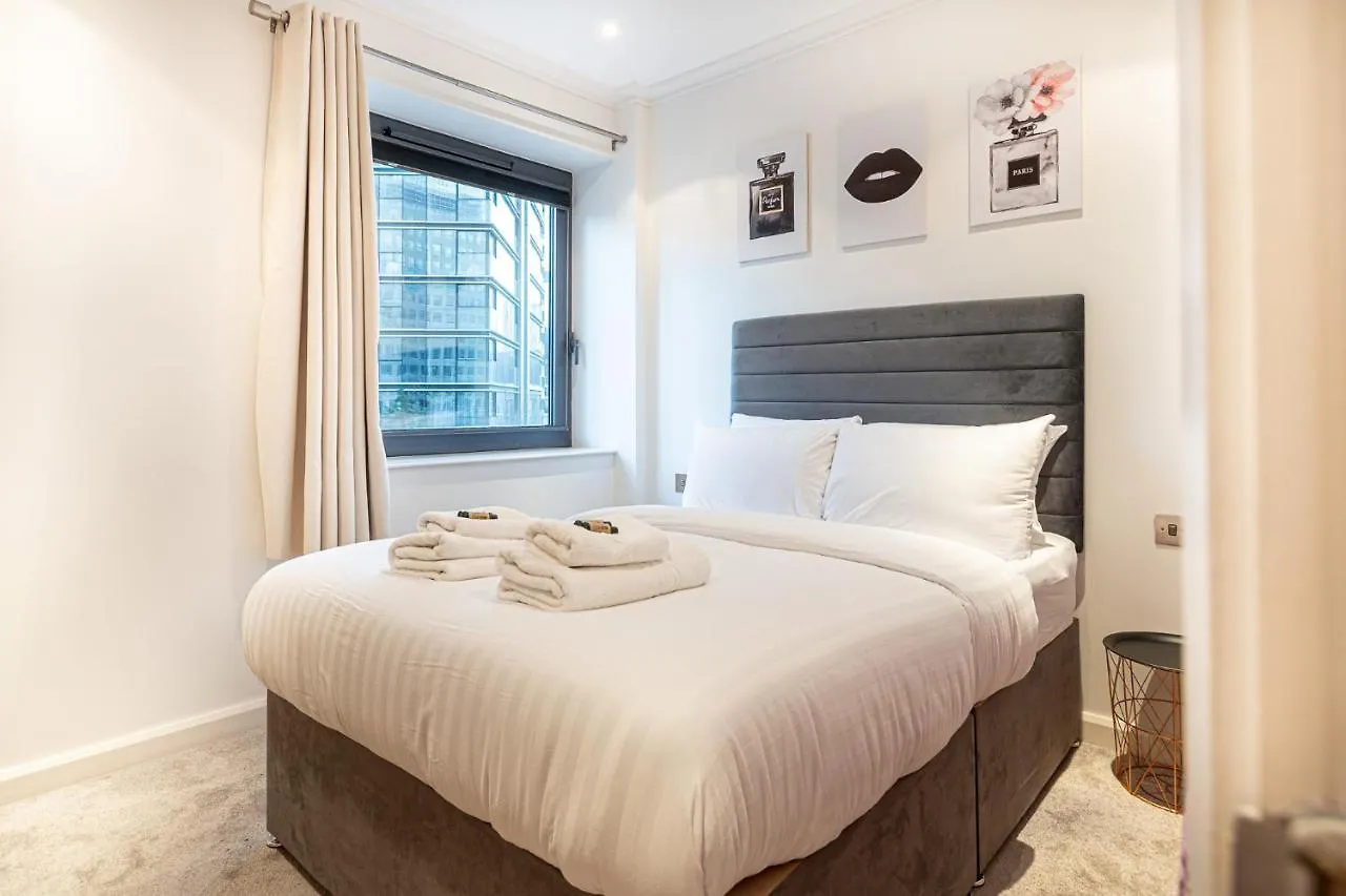 Luxurious Modern 3Br Flat In Prime Canary Wharf Londyn Apartament